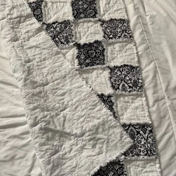 NWOT Handmade, black and white baby rag quilt - Picture 1 of 8